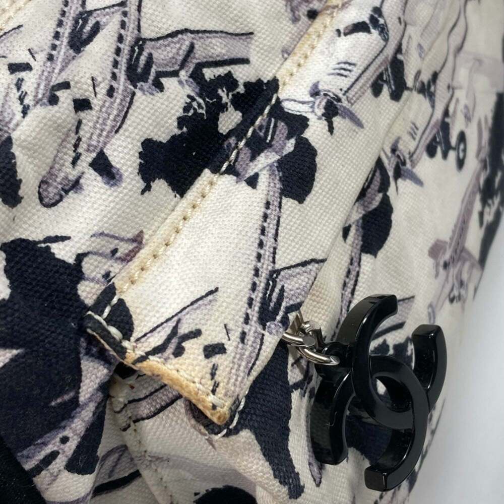CHANEL Black Pochette Shoulder Bag - Picture 9 of 16
